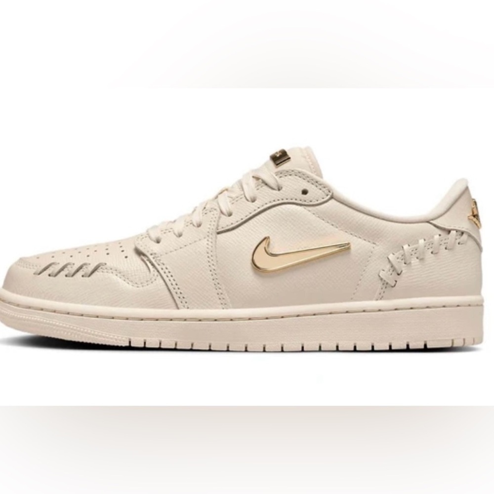 Air Jordan 1 low method of make shoe